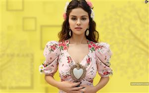 Selena Gomez looks pretty like a doll in floral outfit